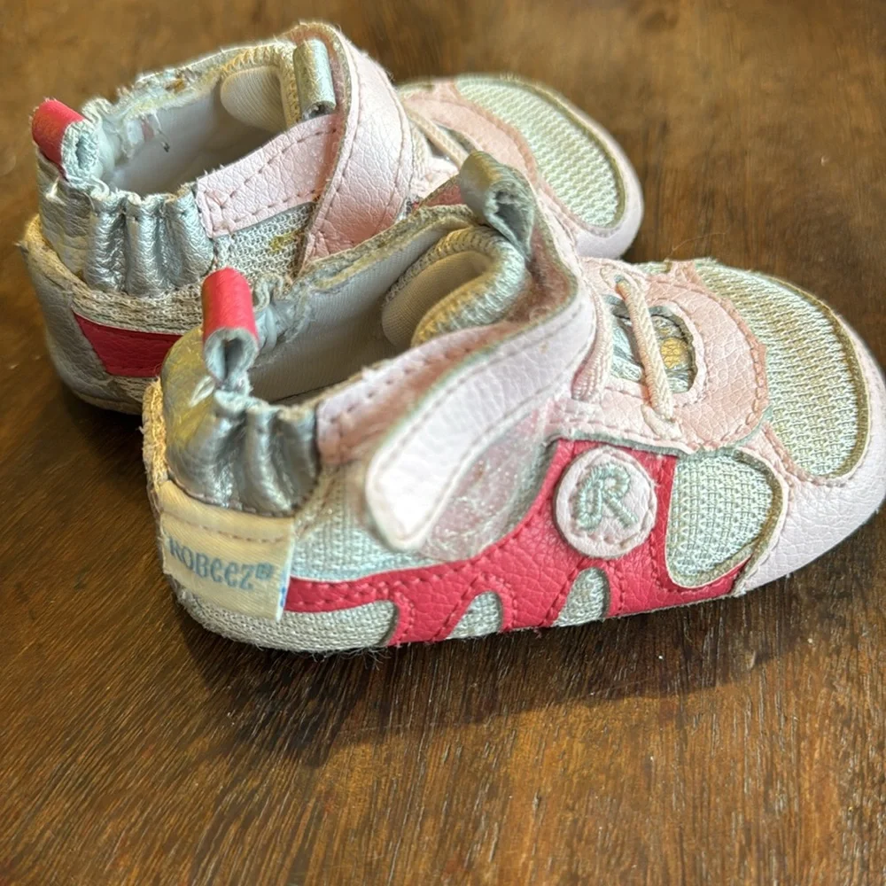 ✨Robeez✨ - Picture 2 of 3